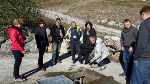 Ministrica Irena Majcen si je ogledala Macesnikov plaz